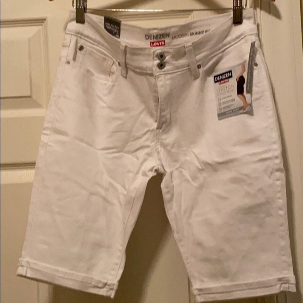 White Denzien Levi’s Shorts